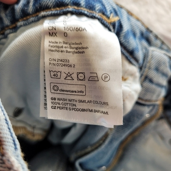 H & M Boyfriend Distressed Jeans. - Picture 6 of 6